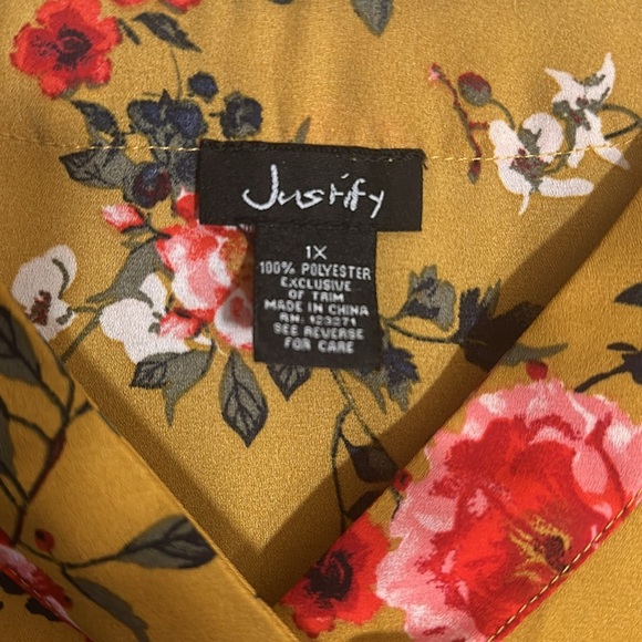 Justify V-Neck Yellow Floral Pattern Blouse 1x - Picture 10 of 10